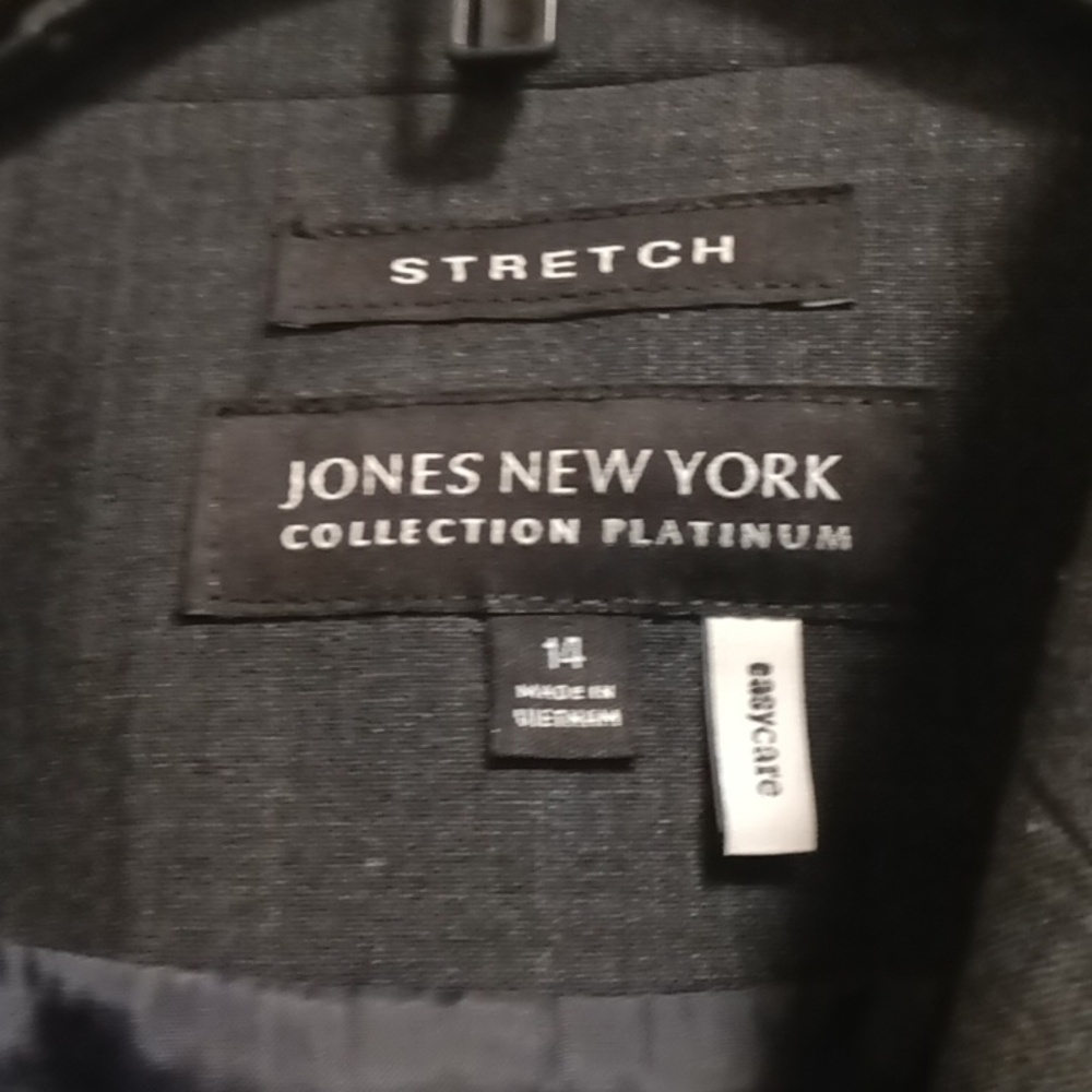 3 Pc Jones New York Women's Gray Stretch Pants, Skirt, And Blazer.